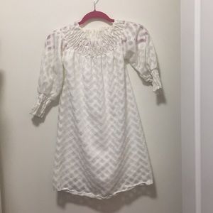 White checkered pattern top with nice sleeves